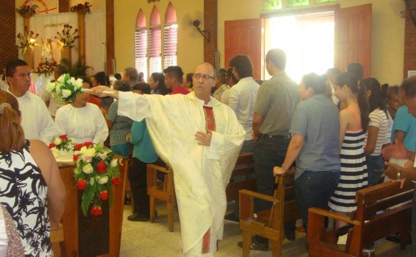 De bendiciones con el P. Javier López